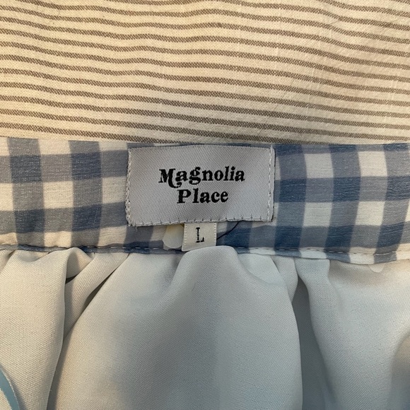 Unique Vintage Magnolia Place. Blue gingham knee-length skirt & sewn on flowers. - Picture 6 of 10